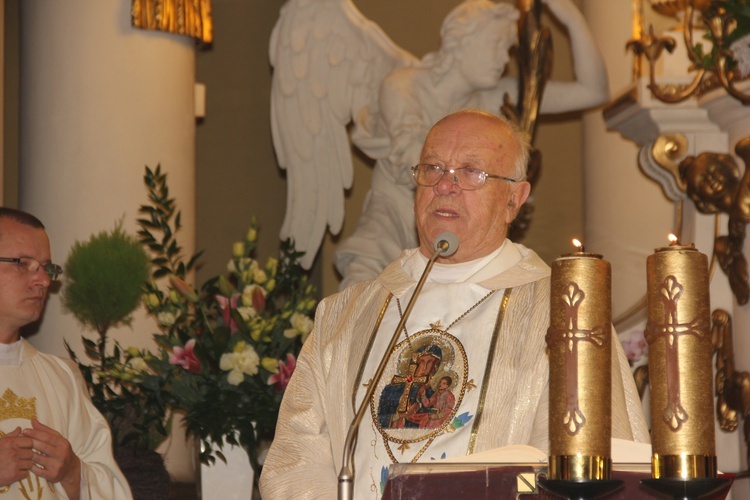 Powitanie ikony MB Częstochowskiej w parafii św. Jakuba w Skierniewicach