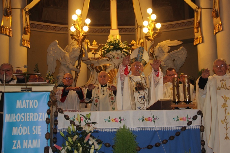 Powitanie ikony MB Częstochowskiej w parafii św. Jakuba w Skierniewicach