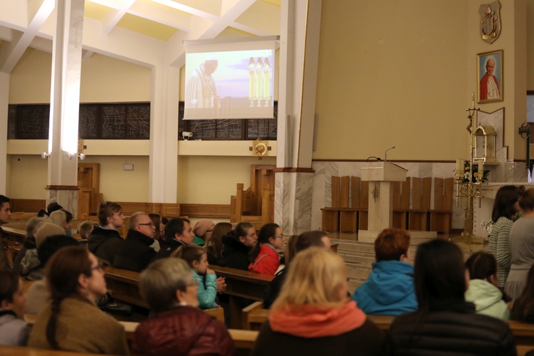 Koncert uwielbienia hymnami ŚDM w Andrychowie