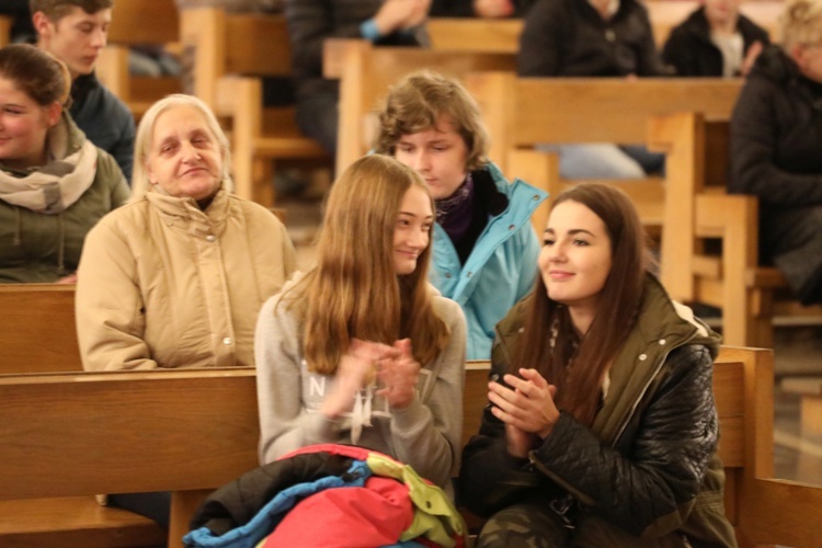 Koncert uwielbienia hymnami ŚDM w Andrychowie