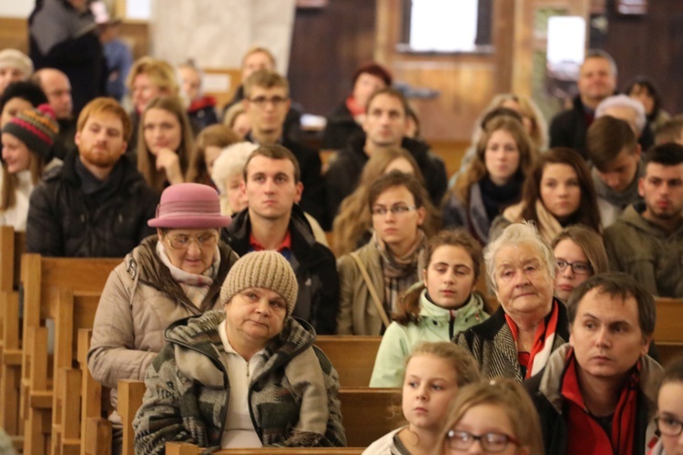 Koncert uwielbienia hymnami ŚDM w Andrychowie