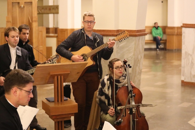 Koncert uwielbienia hymnami ŚDM w Andrychowie