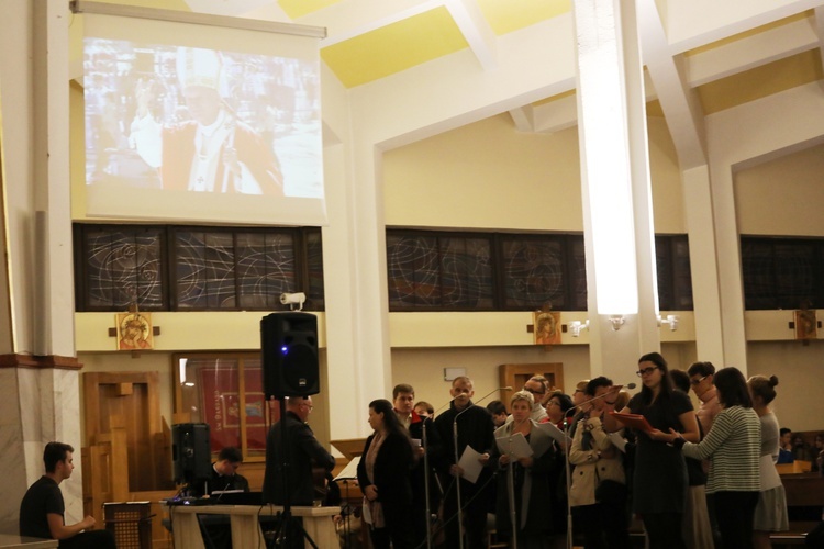 Koncert uwielbienia hymnami ŚDM w Andrychowie