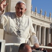 Papież Franciszek pozdrawia wiernych