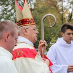 Wprowadzenie relikwii św. Jana Pawła II i św. Maksymiliana do archikolegiaty w Tumie