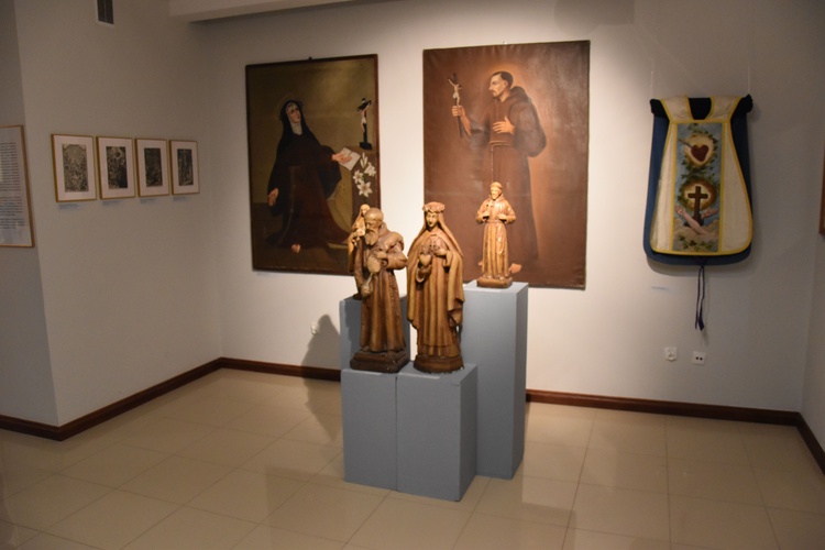 Wystawa o świętych w przasnyskim muzeum