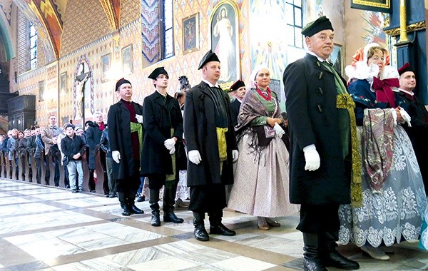 Pielgrzymka mieszkańców Żywca i sąsiednich miejscowości do Bramy Miłosierdzia.