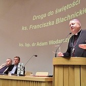 Bp Wodarczyk w czasie konferencji.