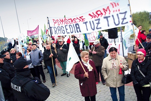 ▲	Protest pod Centrum Wystawienniczo- -Kongresowym. 