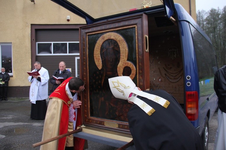 Powitanie ikony MB Częstochowskiej w Janisławicach