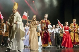 W czasie obchodów jubileuszu 1050 - lecia Chrztu Polski odbywały się także spektakle teatralne.