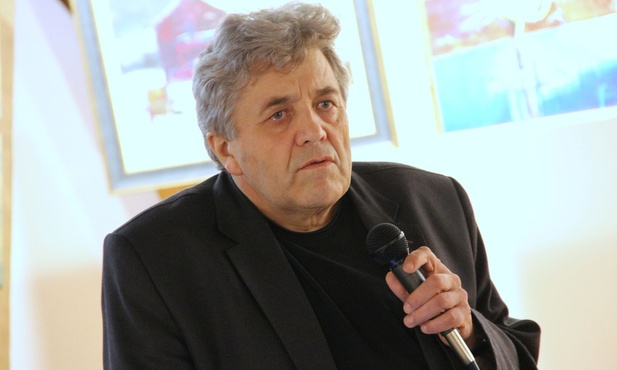 Jan Flasza, dyrektor bocheńskiego muzeum, mówi, że prezentowana twórczośći Ważydrąga jest niezwykle kompatybilna z wystawą stałą muzeum
