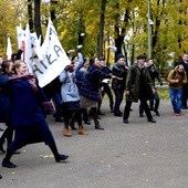 Gdy prezydent był nieugięty, poleciały w jego stronę kamienie