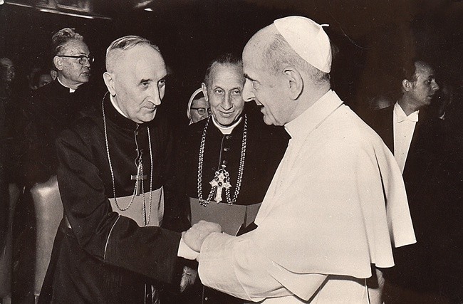 Bp F. Jop (z lewej) z Pawłem VI podczas Soboru Watykańskiego II.