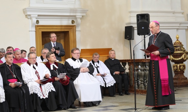 W imieniu Kościoła rzymskokatolickiego słowo pozdrowienia wygłosił abp Wojciech Polak, prymas Polski