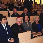 Bp E. Frankowski był honorowym gościem sesji.