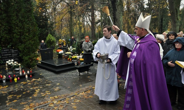 Wszystkich Świętych, nie wszystkich dobrych