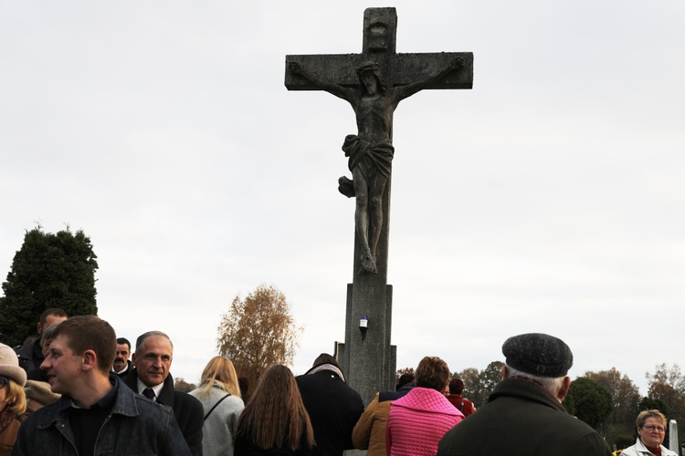 Wszystkich Świętych na cmentarzu w Jawiszowicach