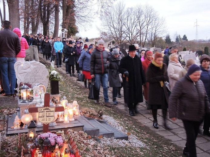 Wszystkich Świętych na cmentarzu w Żywcu