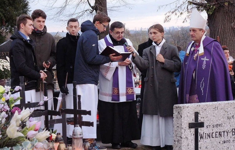 Wszystkich Świętych na cmentarzu w Żywcu