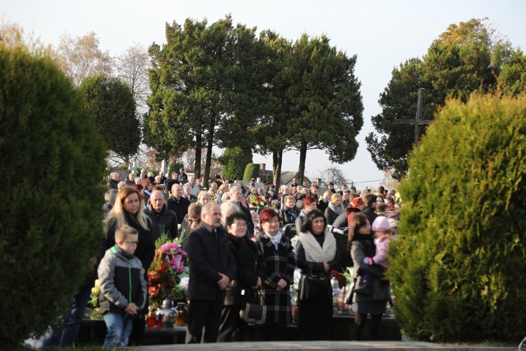 Wszystkich Świętych na cmentarzu w Jawiszowicach