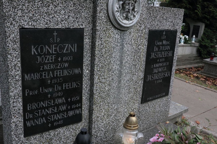 W dniu Wszystkich Świętych 2016 na cmentarzu Salwatorskim w Krakowie
