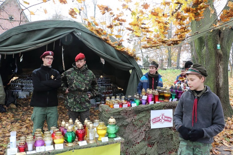 W dniu Wszystkich Świętych 2016 na cmentarzu Salwatorskim w Krakowie