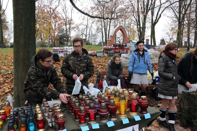 W dniu Wszystkich Świętych 2016 na cmentarzu Salwatorskim w Krakowie