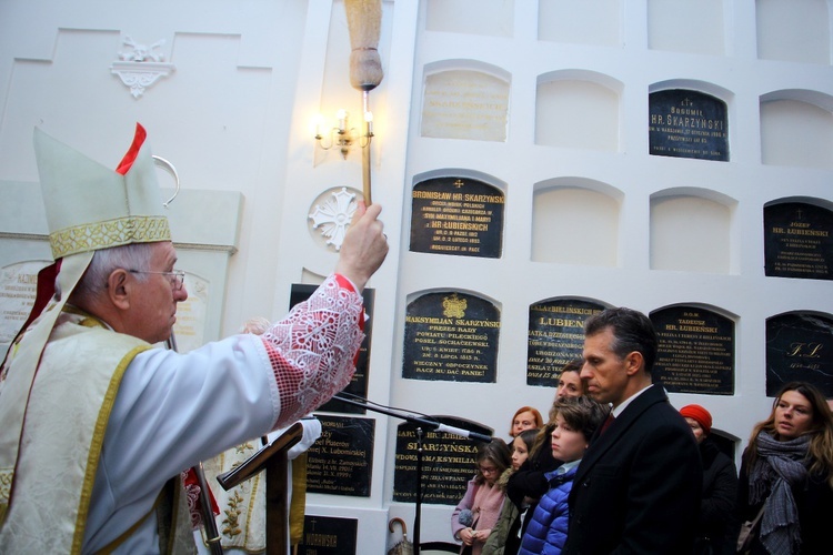 Msza św. w kaplicy grobowej Łubieńskich i Sobańskich