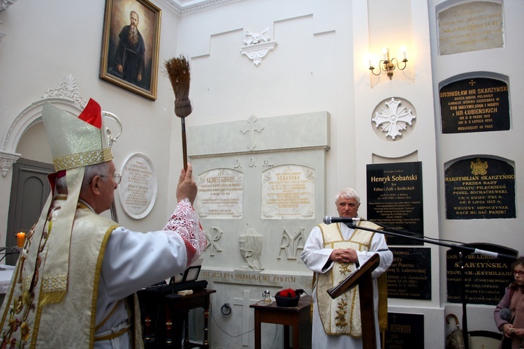 Msza św. w kaplicy grobowej Łubieńskich i Sobańskich