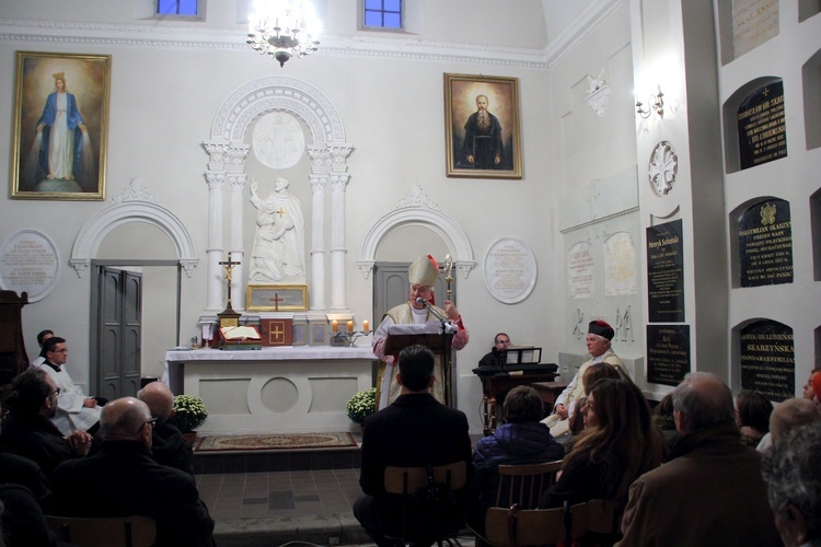 Msza św. w kaplicy grobowej Łubieńskich i Sobańskich