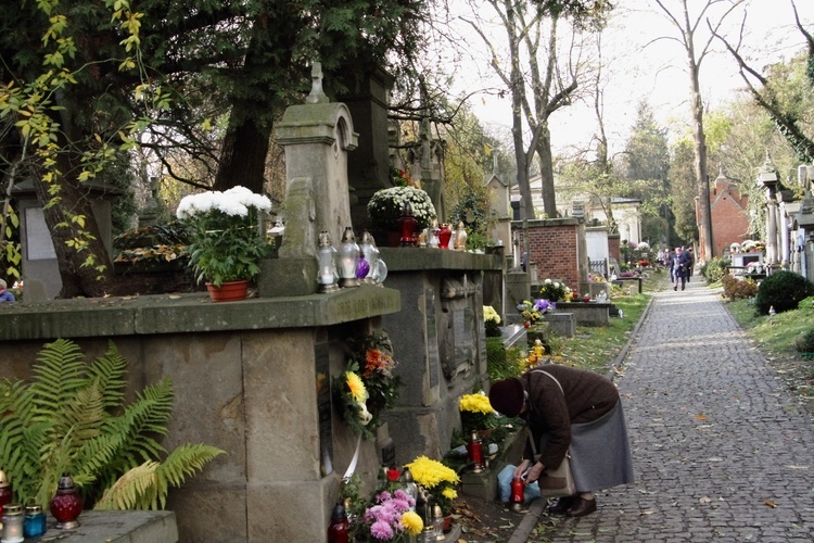 Dzień Zaduszny na cmentarzu Rakowickim