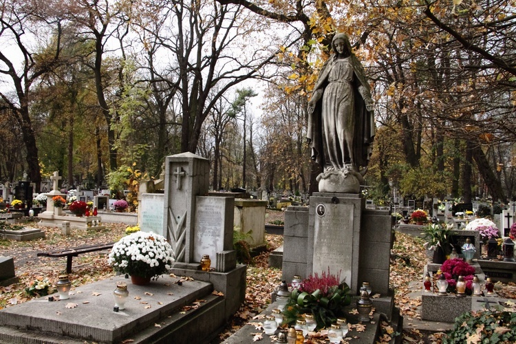 Dzień Zaduszny na cmentarzu Rakowickim