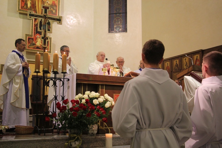 Powitanie ikony MB Częstochowskiej w parafii Miłosierdzia Bożego w Skierniewicach