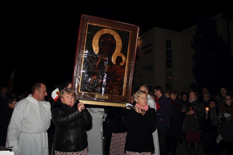 Powitanie ikony MB Częstochowskiej w parafii Miłosierdzia Bożego w Skierniewicach