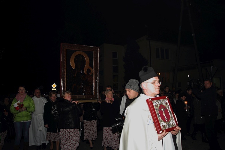 Powitanie ikony MB Częstochowskiej w parafii Miłosierdzia Bożego w Skierniewicach