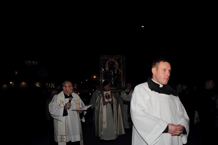 Powitanie ikony MB Częstochowskiej w parafii Miłosierdzia Bożego w Skierniewicach