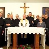 Ceremonii obłóczyn przewodniczył ks. Zbigniew Stanios.