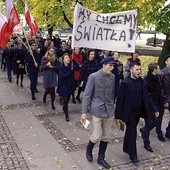 Protestujący przeszli  przez centrum miasta pod dom Kazimierza Kiełczewskiego, prezydenta Radomia, i pod elektrownię.