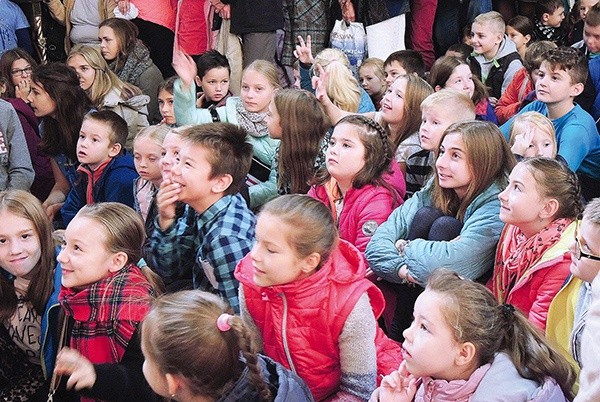 Najmłodsi na swojej Mszy św. w żywieckiej konkatedrze.