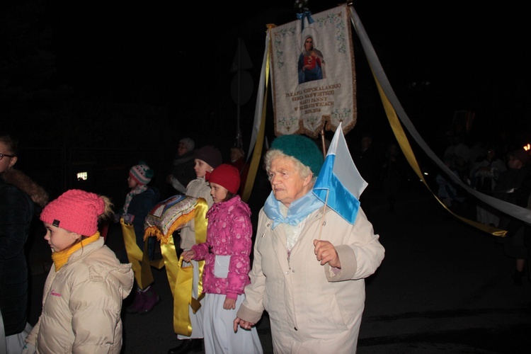 Powitanie ikony MB Częstochowskiej w parafii Niepokalanego Serca NMP w Skierniewicach