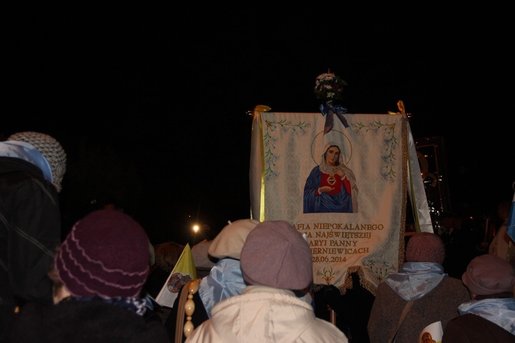 Powitanie ikony MB Częstochowskiej w parafii Niepokalanego Serca NMP w Skierniewicach