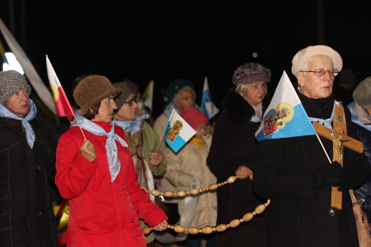 Powitanie ikony MB Częstochowskiej w parafii Niepokalanego Serca NMP w Skierniewicach