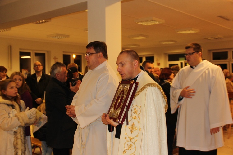 Powitanie ikony MB Częstochowskiej w parafii Niepokalanego Serca NMP w Skierniewicach