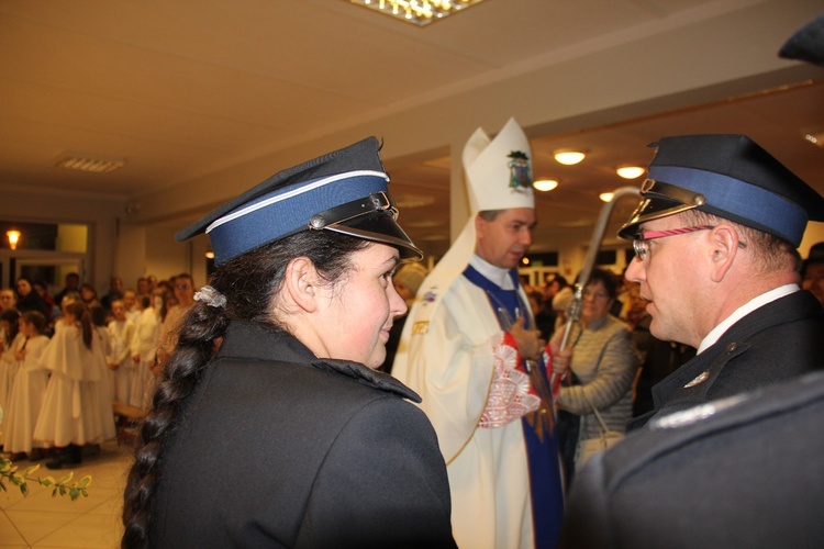 Powitanie ikony MB Częstochowskiej w parafii Niepokalanego Serca NMP w Skierniewicach