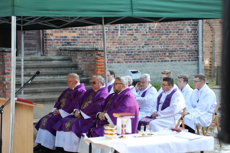 Modlitwa za dusze zmarłych w KL Auschwitz