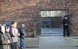 Msza Święta za dusze pomordowanych więźniów przed Blokiem 11. i Ścianą Śmierci