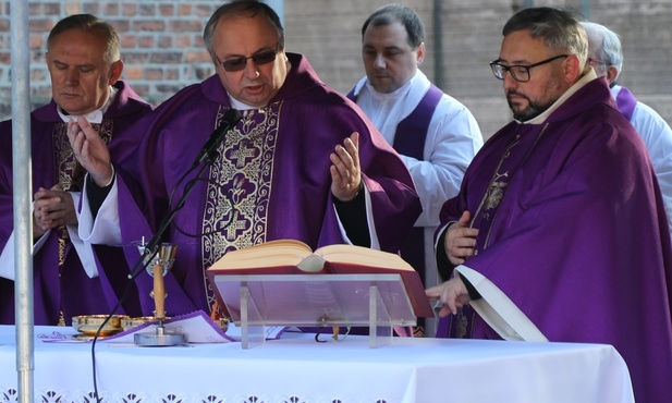 Eucharystii przewodniczył ks. kan. Fryderyk Tarabuła