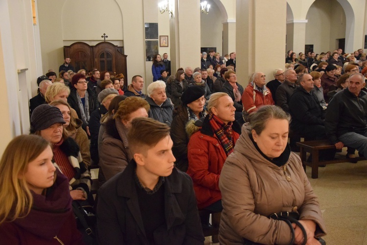 Powitanie ikony MB Częstochowskiej w parafii wojskowej w Skierniewicach