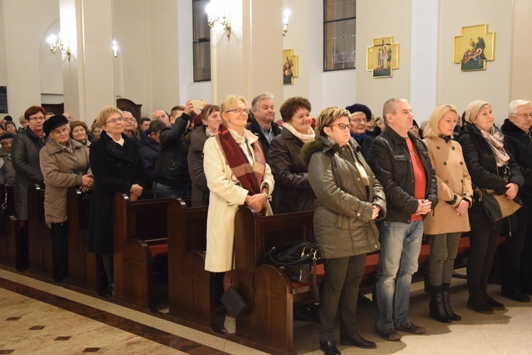 Powitanie ikony MB Częstochowskiej w parafii wojskowej w Skierniewicach